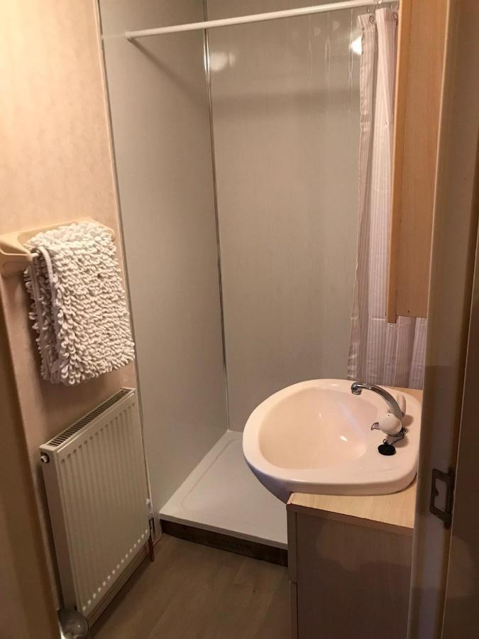 The Fox Inn, Roxby, Static Caravan Экстерьер фото
